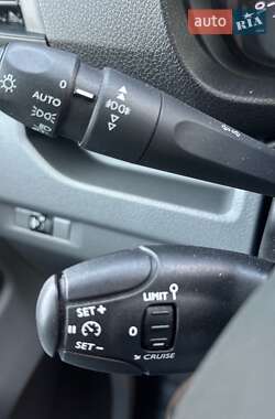 Грузовой фургон Opel Vivaro 2020 в 