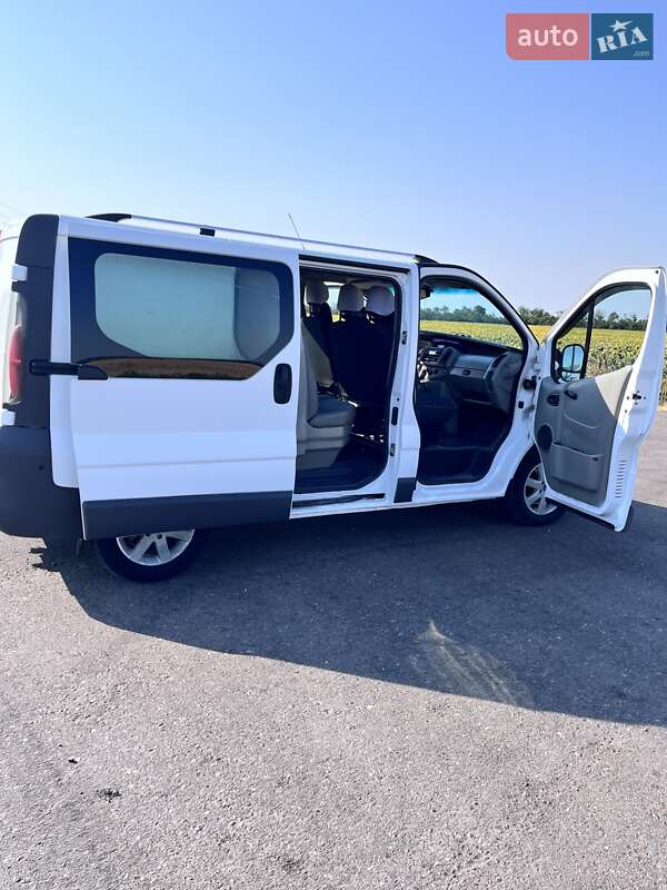 Мінівен Opel Vivaro 2004 в Білгороді-Дністровському