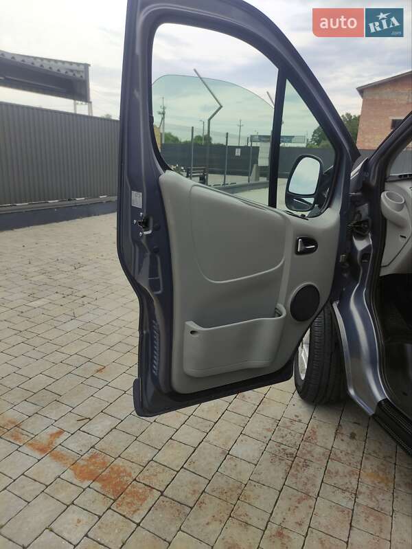 Минивэн Opel Vivaro 2010 в Львове
