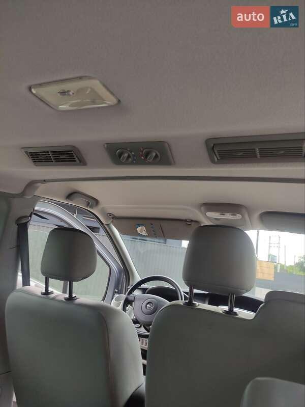 Минивэн Opel Vivaro 2010 в Львове