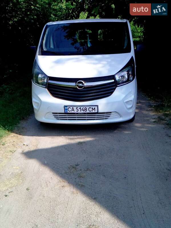 Минивэн Opel Vivaro 2015 в 