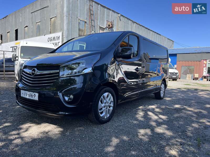 Грузопассажирский фургон Opel Vivaro 2016 в Одессе