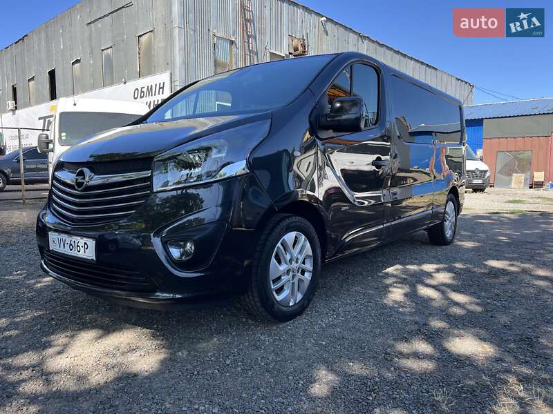 Грузопассажирский фургон Opel Vivaro 2016 в Одессе