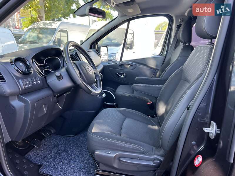 Грузопассажирский фургон Opel Vivaro 2016 в Одессе