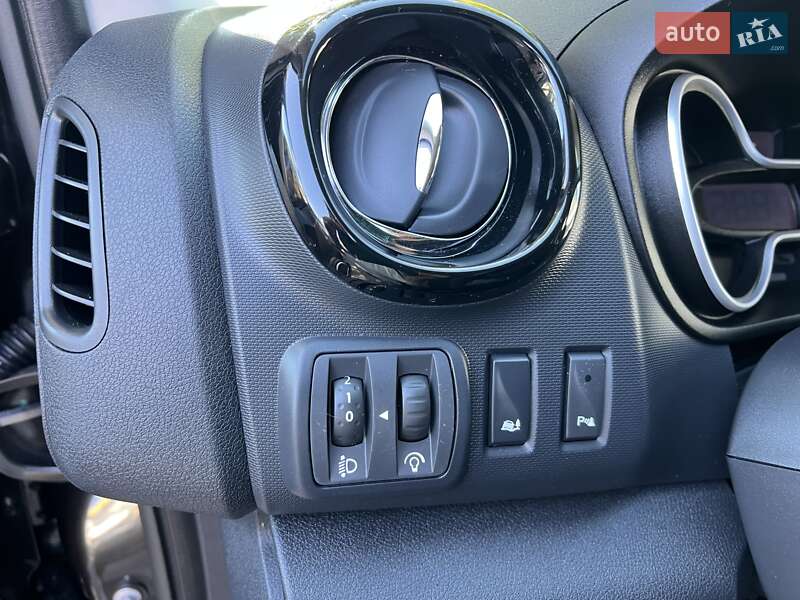 Грузопассажирский фургон Opel Vivaro 2016 в Одессе