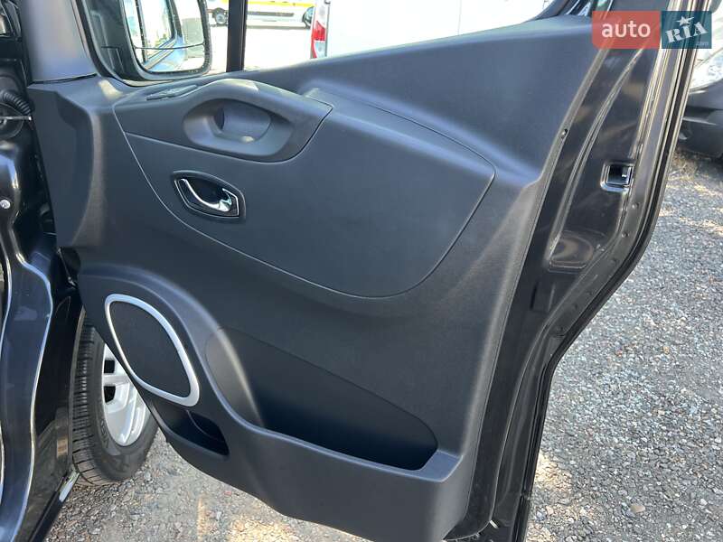 Грузопассажирский фургон Opel Vivaro 2016 в Одессе