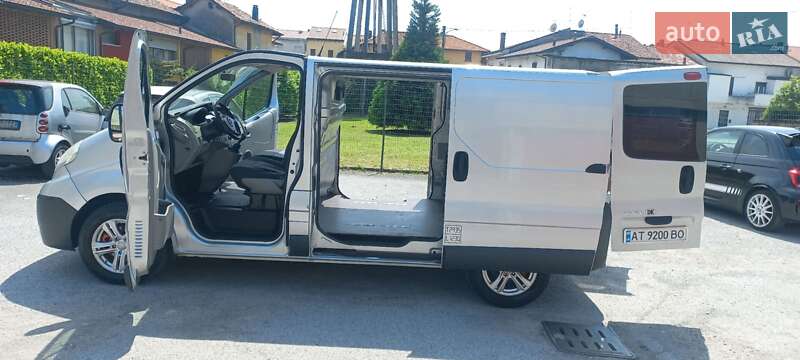 Минивэн Opel Vivaro 2011 в Снятине