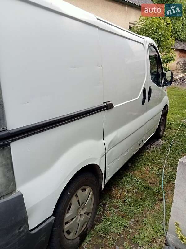 Вантажопасажирський фургон Opel Vivaro 2012 в Ужгороді