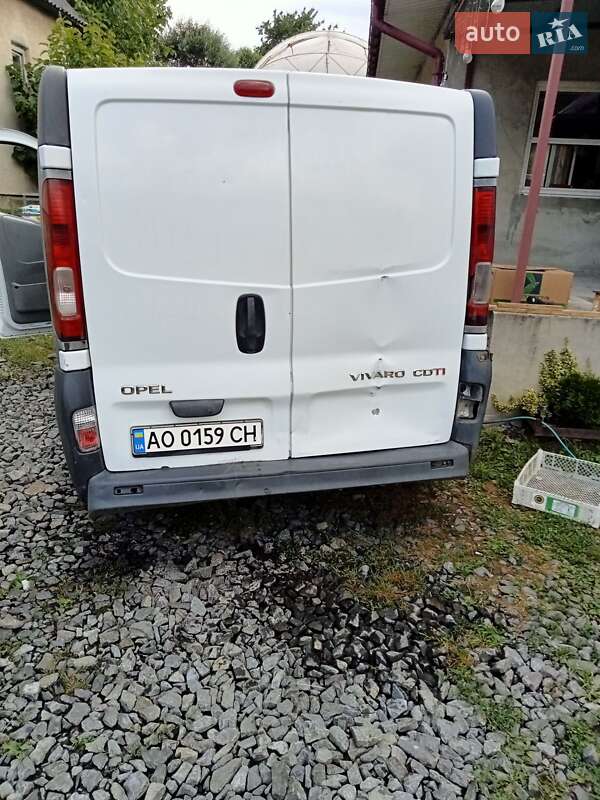 Вантажопасажирський фургон Opel Vivaro 2012 в Ужгороді