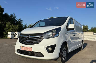 Вантажний фургон Opel Vivaro 2015 в Рівному