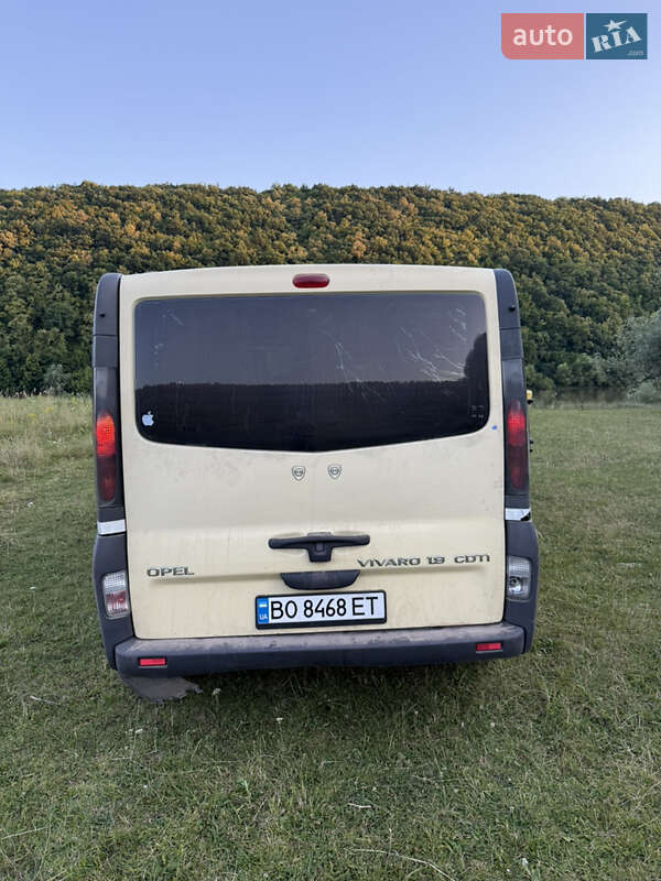 Минивэн Opel Vivaro 2004 в Бучаче