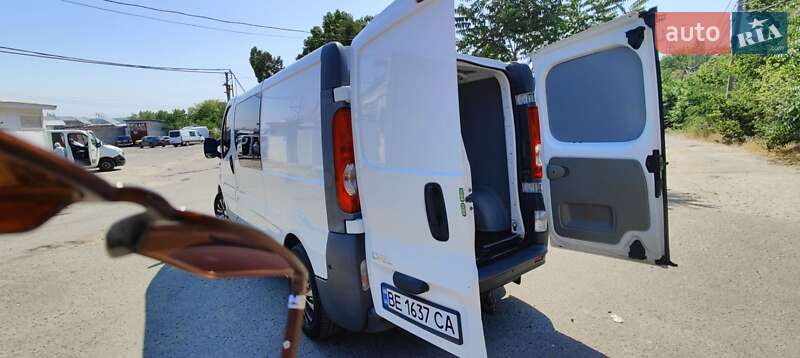 Грузопассажирский фургон Opel Vivaro 2012 в Николаеве