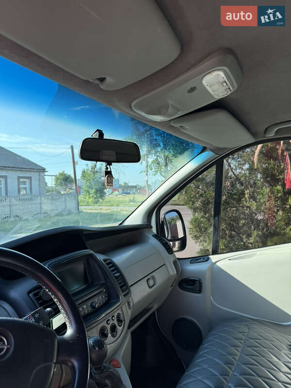 Минивэн Opel Vivaro 2011 в Лозовой