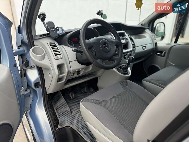Минивэн Opel Vivaro 2013 в Сарнах