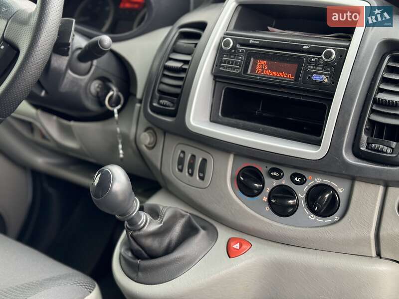 Минивэн Opel Vivaro 2013 в Сарнах