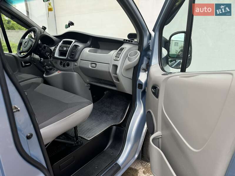 Минивэн Opel Vivaro 2013 в Сарнах