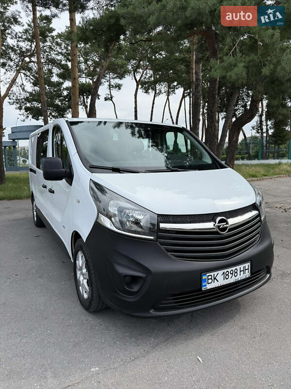 Вантажопасажирський фургон Opel Vivaro 2016 в Вараші