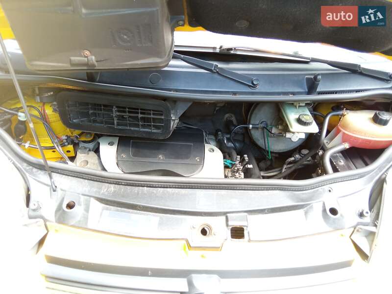 Минивэн Opel Vivaro 2003 в Шостке