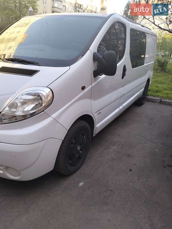 Минивэн Opel Vivaro 2013 в Славянске