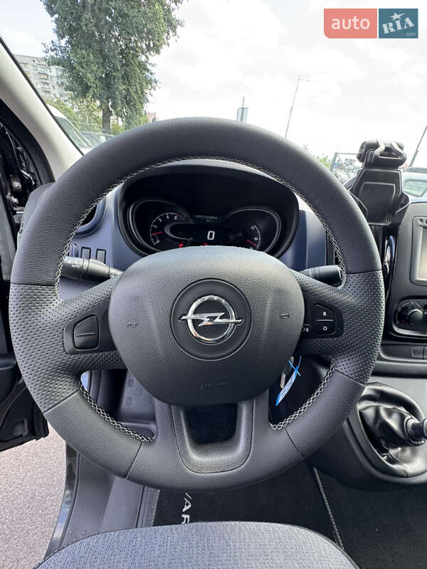 Грузопассажирский фургон Opel Vivaro 2018 в Киеве