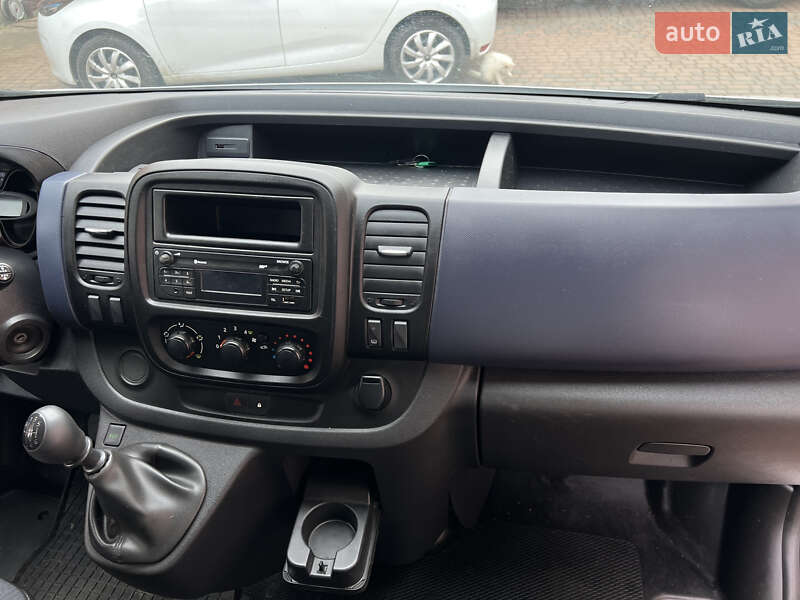 Грузовой фургон Opel Vivaro 2015 в Калуше
