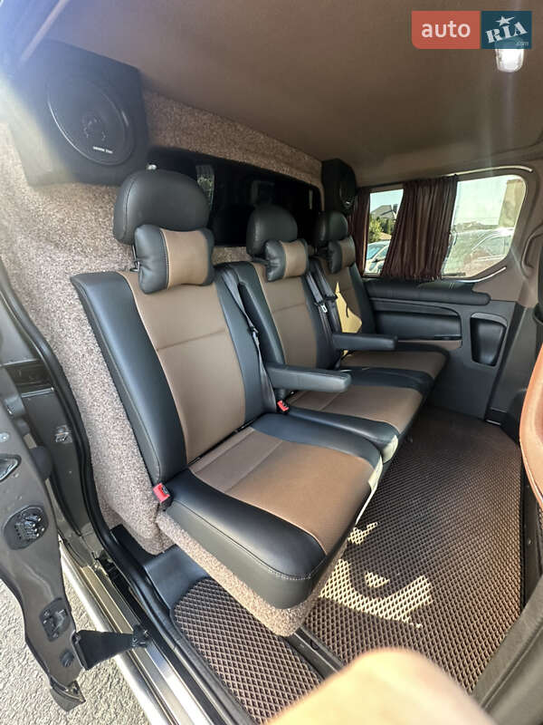 Минивэн Opel Vivaro 2015 в Киеве