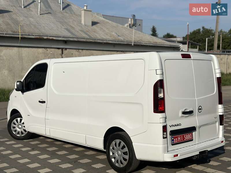 Вантажний фургон Opel Vivaro 2015 в Стрию