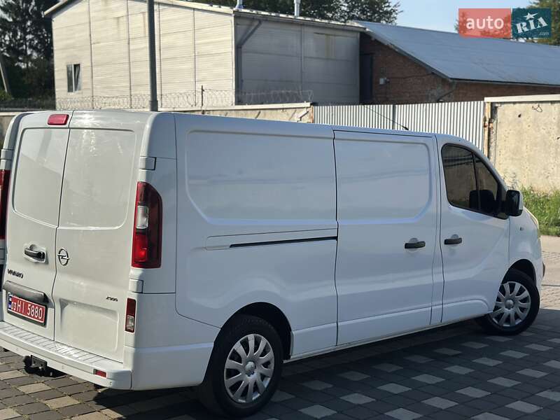 Вантажний фургон Opel Vivaro 2015 в Стрию