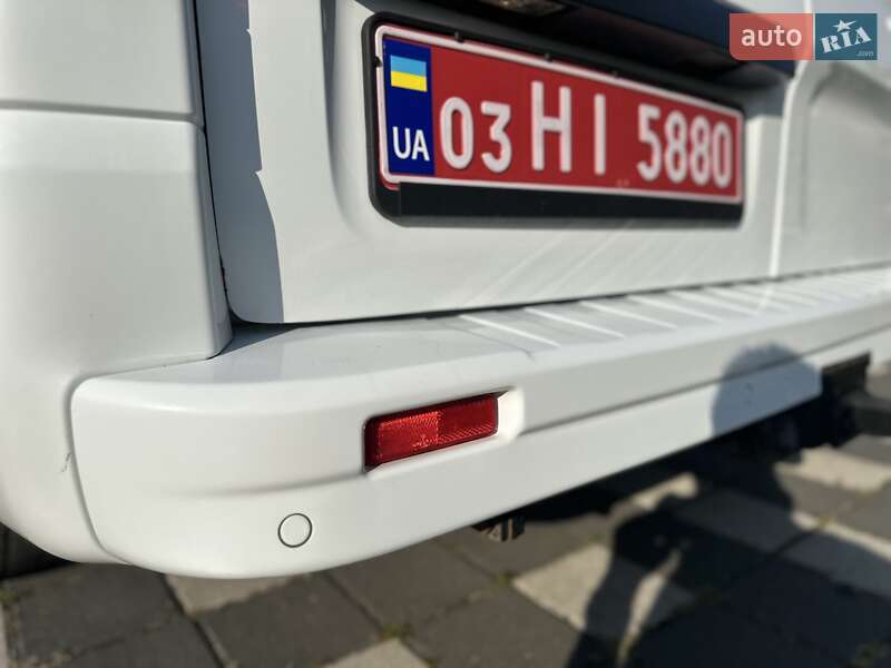 Вантажний фургон Opel Vivaro 2015 в Стрию