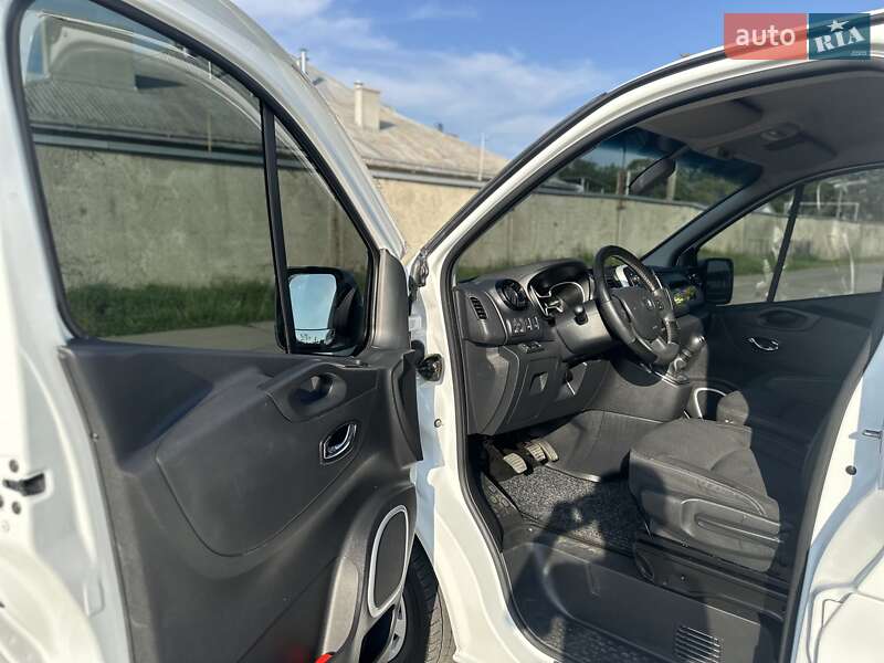 Вантажний фургон Opel Vivaro 2015 в Стрию