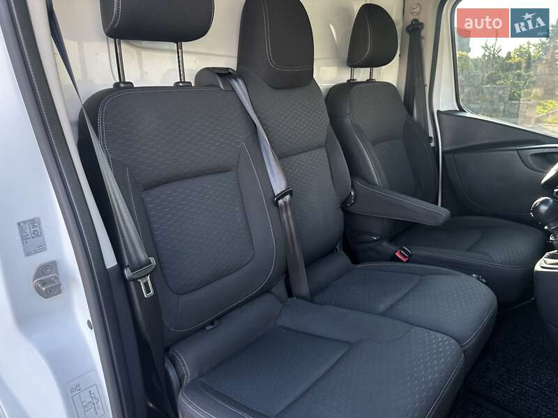 Вантажний фургон Opel Vivaro 2015 в Стрию