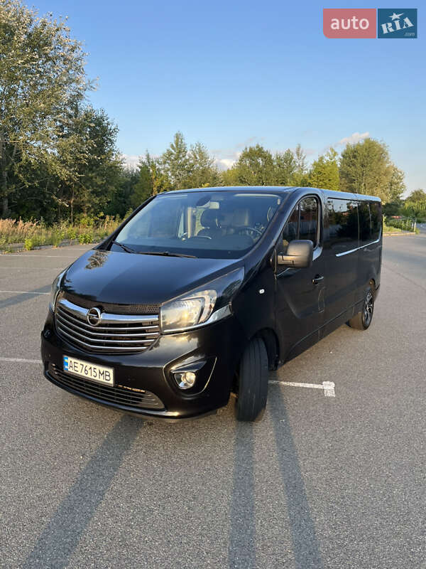 Минивэн Opel Vivaro 2015 в 