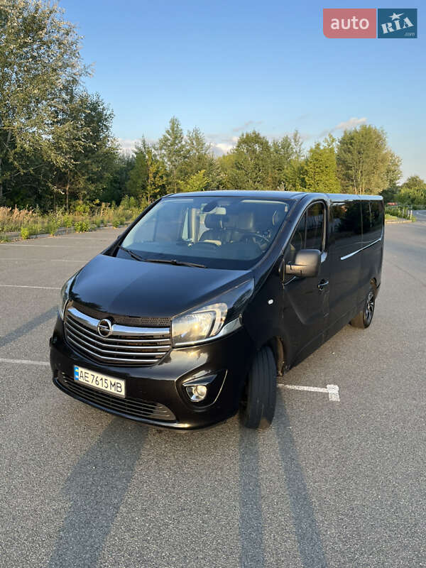 Минивэн Opel Vivaro 2015 в Конотопе