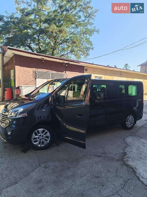 Мінівен Opel Vivaro 2017 в Чернівцях