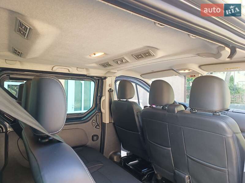 Мінівен Opel Vivaro 2017 в Чернівцях