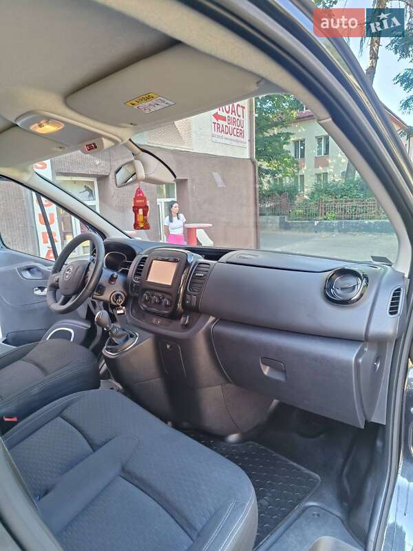 Мінівен Opel Vivaro 2017 в Чернівцях