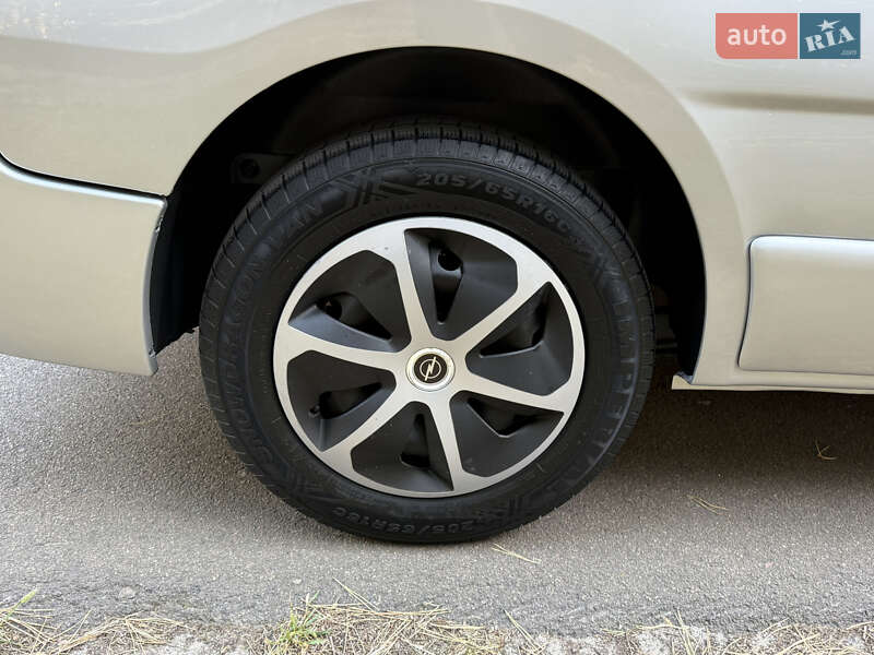 Минивэн Opel Vivaro 2014 в Киеве