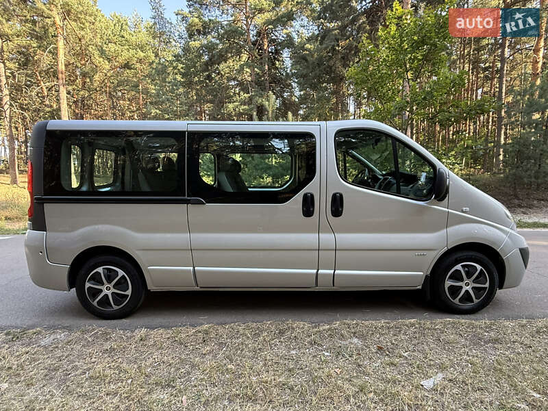 Минивэн Opel Vivaro 2014 в Киеве