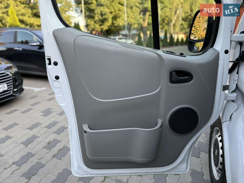 Грузовой фургон Opel Vivaro 2013 в Черновцах