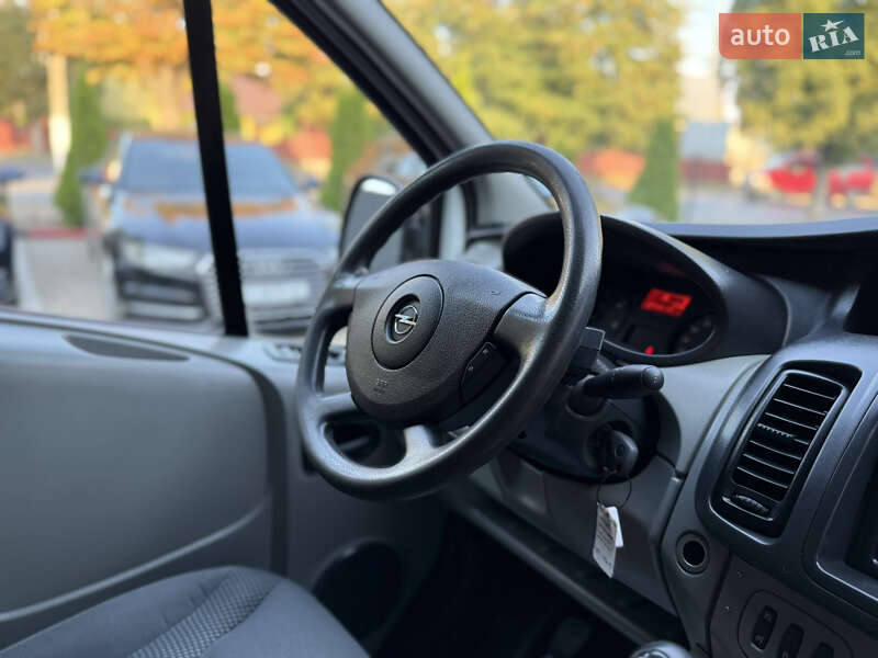 Грузовой фургон Opel Vivaro 2013 в Черновцах