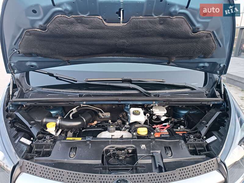 Мінівен Opel Vivaro 2015 в Івано-Франківську