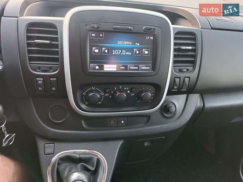 Мінівен Opel Vivaro 2015 в Івано-Франківську