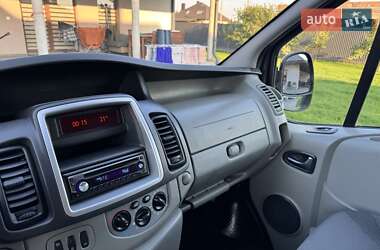 Минивэн Opel Vivaro 2012 в 