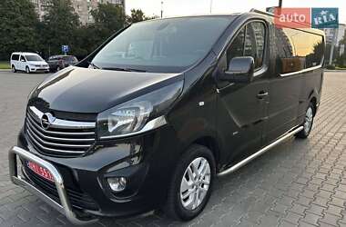 Минивэн Opel Vivaro 2015 в Луцке
