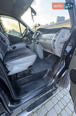 Минивэн Opel Vivaro 2012 в 
