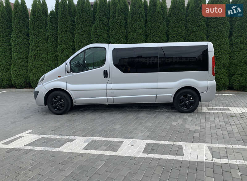 Минивэн Opel Vivaro 2014 в Ровно