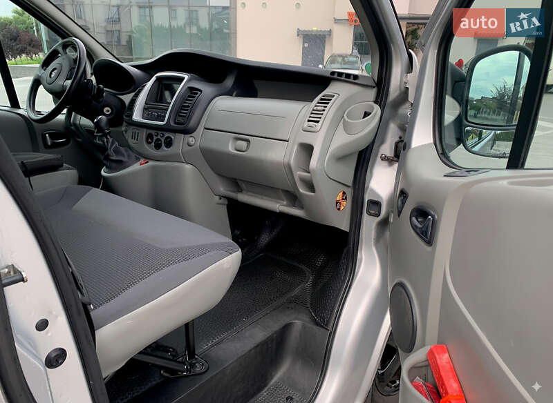 Минивэн Opel Vivaro 2014 в Ровно