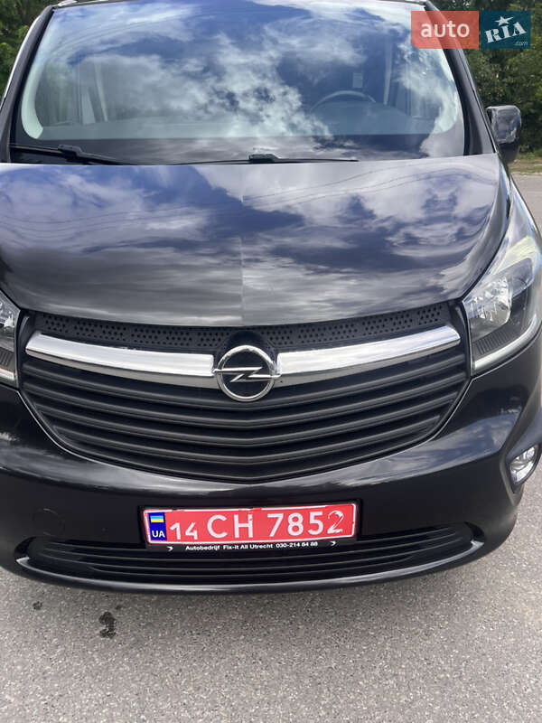 Грузовой фургон Opel Vivaro 2015 в Надворной