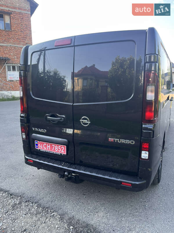 Грузовой фургон Opel Vivaro 2015 в Надворной