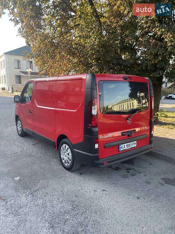 Вантажний фургон Opel Vivaro 2015 в Києві